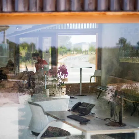 Thecamp Eco Lodge- Aix En Provence ホテル