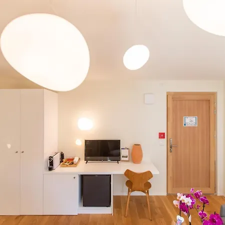 Thecamp Eco Lodge- Aix En Provence ホテル エクス＝アン＝プロヴァンス