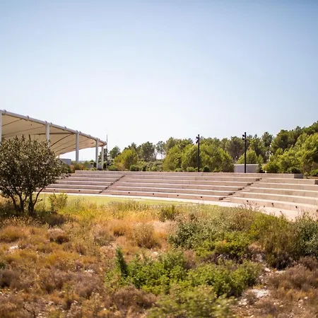 Thecamp Eco Lodge- Aix En Provence ホテル エクス＝アン＝プロヴァンス