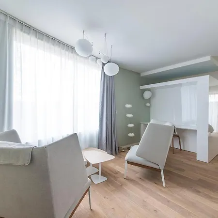 Thecamp Eco Lodge- Aix En Provence ホテル